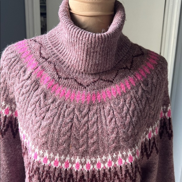 Women's Pink Patterned Sweater - Picture 2 of 6
